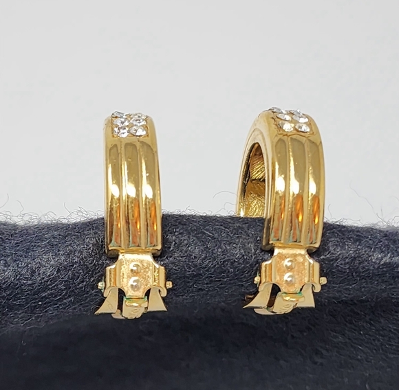 Givenchy Vintage Clip on Earrings - Picture 13 of 15